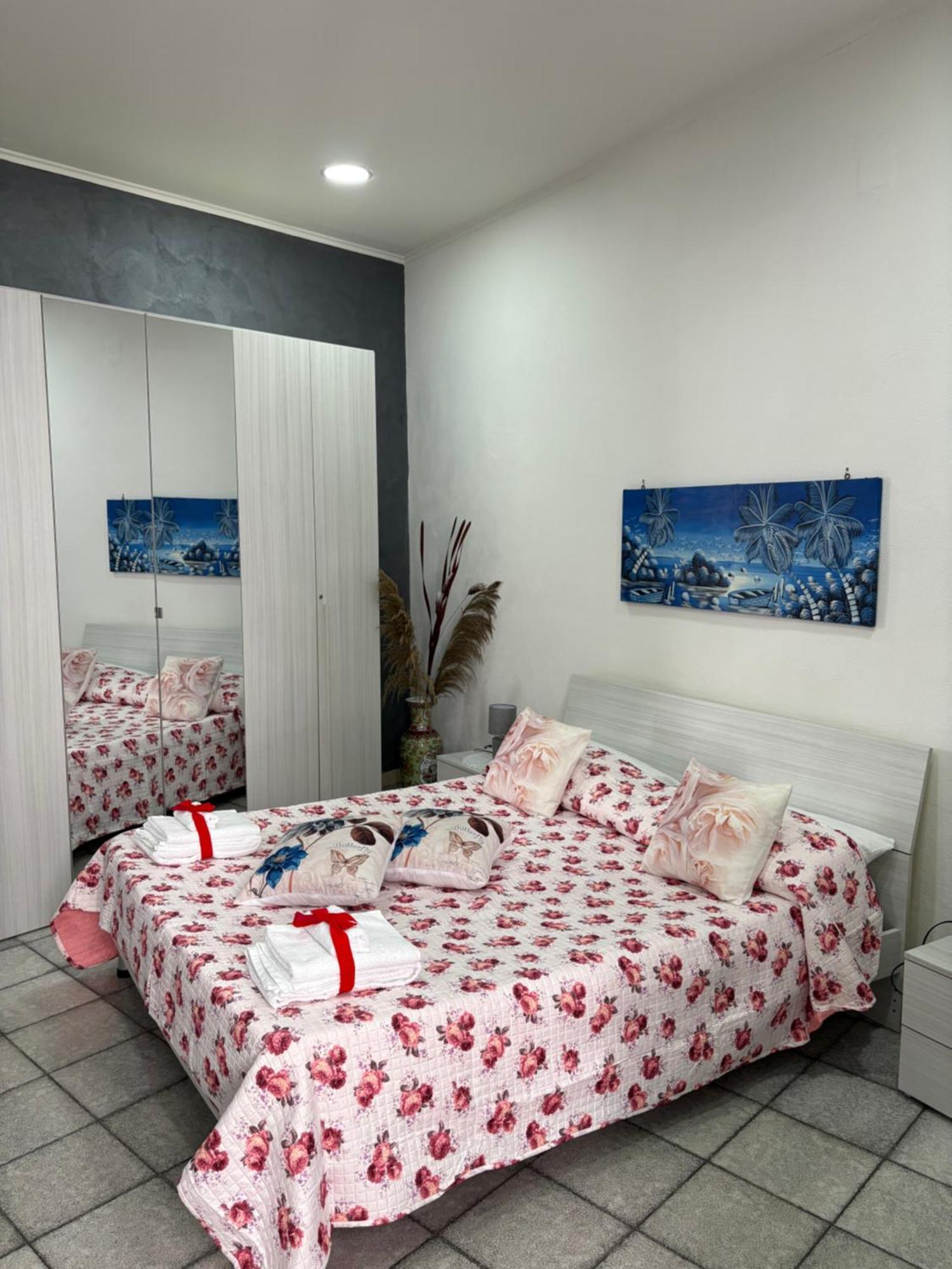 Guest House “Nonna Rossa” Napels Buitenkant foto