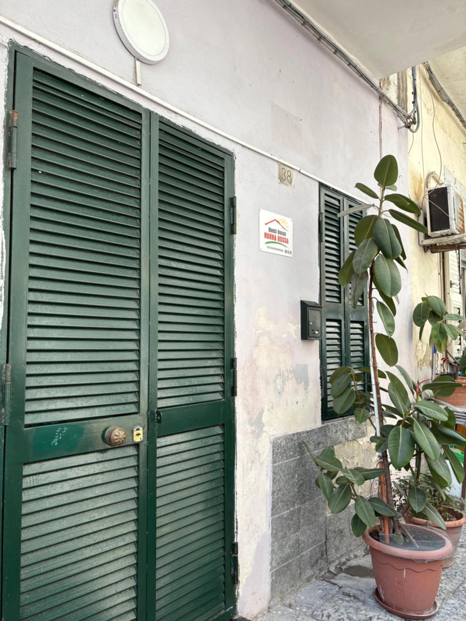 Guest House “Nonna Rossa” Napels Buitenkant foto